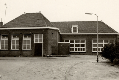 12117 Achterzijde van de voormalige U.L.O. school gezien vanuit de Duinpoortweg