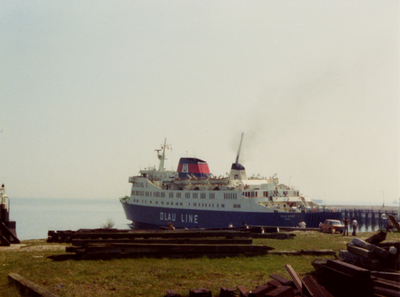 12130 Schip van de Olau Line, de 'Olau Kent' verlaat de haven van Vlissingen voor de dienst op Sheerness.