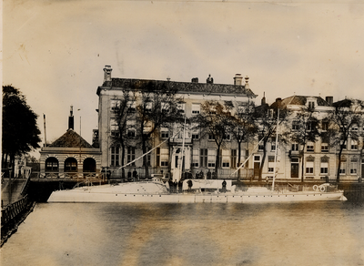 12156 Het Admiraalshuis aan de Dokkade L120, in 1912 als opslagruimte bij 'De Schelde' gekomen, in 1918 gesloopt. Het ...