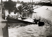 12167 Tweede Wereldoorlog. Op 10 oktober 1940 gezonken drijvende bok in de Binnenhaven