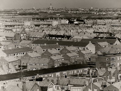 12181 Luchtfoto van Vlissingen. Panorama gezien vanaf de stadhuistoren in de richting van de Bloemenlaan