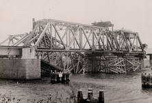 12310 Vlakebrug over het kanaal door Zuid-Beveland. Herstel oorlogsschade