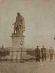 12313 Het standbeeld van M.A. de Ruyter op het Keizersbolwerk op Boulevard de Ruyter. Onthuld in 1841 op het De ...