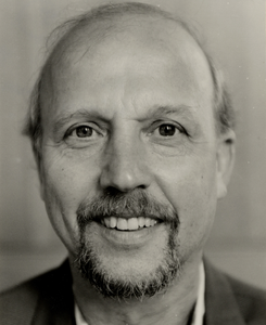 12537 J.H. van Wijnen, gemeenteraadslid voor de PvdA. Foto gemaakt t.g.v. de raadsperiode 1994-1998.