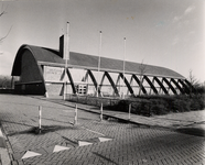12566 De sporthal Baskensburg aan de President Rooseveltlaan. Eerst paal geslagen op 5 mei 1966. Officiële opening van ...