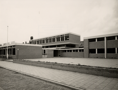 12610 De nieuwe Bouwen Ewoutschool, geopend op 6 sept. 1972
