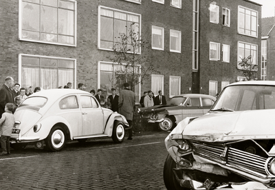 12749 Autobotsing in de President Rooseveltlaan, ongeveer ter hoogte van de kruising met de Bonedijkestraat.