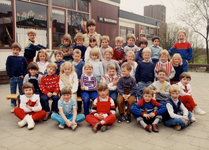 12826 Chr. kleuterschool de Watertorren aan de Zwartezeestraat in Oost-Souburg