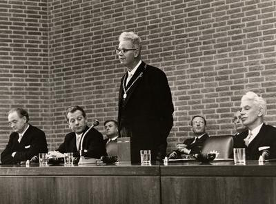 13235 Installatie van burgemeester D. Roemers op 3 november 1967. (Drs. Derk Roemers, was burgemeester van 1967 tot ...
