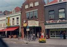 13445 Begin van de Badhuisstraat, van rechts naar links: juwelier van Boven, Badhuisstraat 4, Chinees Indisch ...