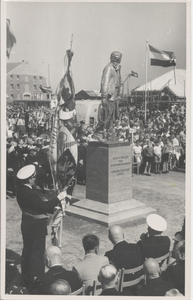 13477 Zaterdag 5 juli 1952. Onthulling van het nieuwe standbeeld van Frans Naerebout op het Bellamypark.