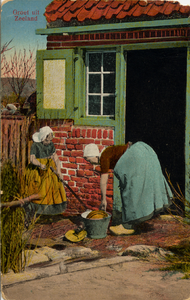 13483 'Groet uit Zeeland' Zeeuwse vrouw en meisje in klederdracht voor een huisje