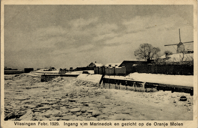13593 'Vlissingen Febr. 1929. Ingang v/m Marinedok en gezicht op de Oranje Molen'