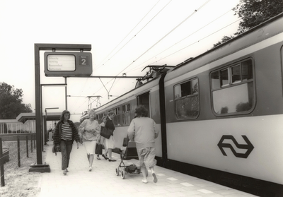 13617 Het station in Oost-Souburg, aangelegd in 1986. Officiële opening op 31 mei 1986 door burgemeester J.C.Th. van der Doef