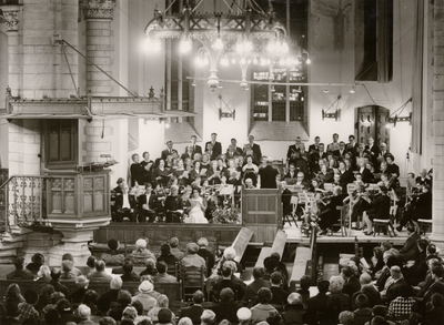13694 Concert door de Vlissingse Oratorium Vereniging in de St. Jacobskerk te Vlissingen, ter gelegenheid van het ...
