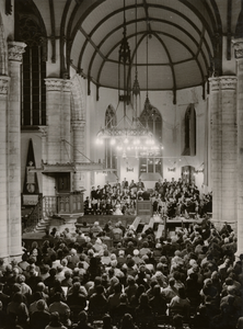 13711 Concert door de Vlissingse Oratorium Vereniging in de St. Jacobskerk te Vlissingen, ter gelegenheid van het ...