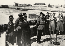 13727 Onthulling van de gedenksteen voor het 52ste Lowland Divisie door generaal Hakewill Smith.