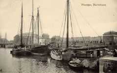 13732 'Vlissingen, Marinehaven' Marinehaven (marinesluis) met op de achtergrond het Groot Arsenaal en Joost de Moorstraat