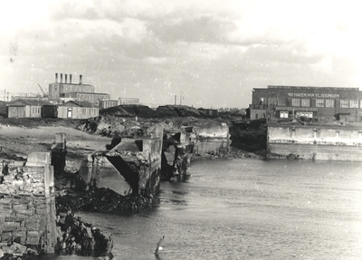 13781 Kademuur aan de Buitenhaven, 14 jaar na de Tweede Wereldoorlog nog altijd niet hersteld