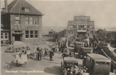 13829 'Veerdienst Vlissingen-Breskens'. Kantoor Provinciale Stoombootdiensten in Zeeland (PSD) en aanlegsteiger aan het ...