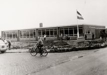 14193 De nieuwe A.H.S. Stemerdingschool van de vereniging voor Christelijk Volksonderwijs aan de Molenweg in Oost-Souburg