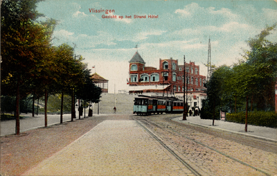 14470 'Vlissingen. Gezicht op het Strand Hôtel'. Badhuisstraat met tram en daarachter de Leeuwentrap. Op de boulevard ...