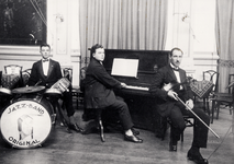 14497 Optreden van Jazz-Band 'Original' , waarschijnlijk in de grote zaal van de 'Oude Vriendschap' in de Breestraat