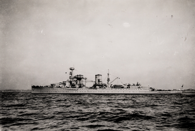 14610 H.m. kruiser Sumatra op de rede van Vlissingen. 15-7-1916 bij de Nederlandsche Scheepsbouw Mij. te Amsterdam op ...