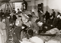 14767 Stormvloedramp 1 februari 1953. Bedrijfsschade Drukkerij Fa. van de Velde (Walstraat).