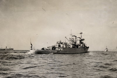 14845 Hr .Ms. kruiser Sumatra op volle zee voor Scheveningen. 15-7-1916 bij de Nederlandsche Scheepsbouw Mij. te ...