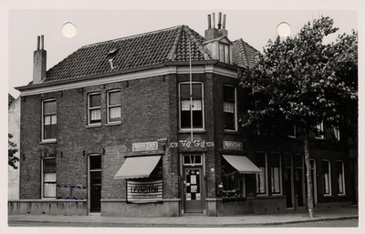 14935 Kruidenierswinkel van J.P. de Jonge, Glacisstraat 157, hoek Van Dishoeckstraat