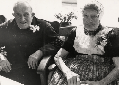 15023 De heer J. Wielemaker, 88 jaar en mevrouw J. Wielemaker-Jobse, 86 jaar vieren het 65-jarig huwelijksfeest in hun ...