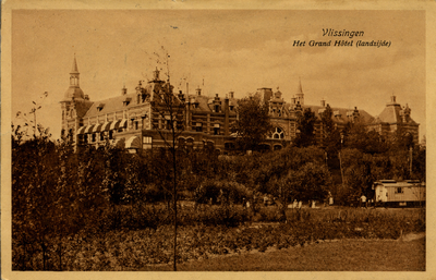 15269 'Vlissingen. Het Grand Hôtel (landzijde)'. Achterzijde van het Grand Hotel des Bains (later Britannia), gebouwd in 1886