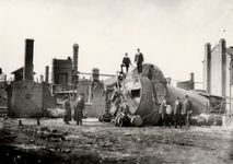 15417 Het terrein van de Ned. Petroleum en Asphalt Maatschappij na de brand van 25, 26 en 27 juli 1924.