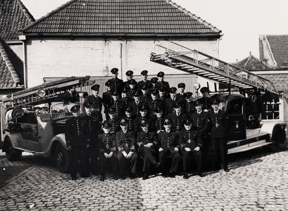 15701 Jubileum Vlissingse brandweer in 1950, vanwege het 30-jarig bestaan. De Vlissingse brandweer op hun terrein in de ...
