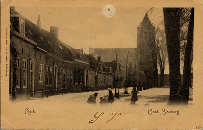 15765 'Kerk. Oost-Souburg' De panden aan de oostzijde van het Oranjeplein met op de achtergrond de Nederlands Hervormde kerk