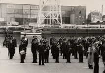 15815 Muziekkorps 'Ons Genoegen' op de Houtkade