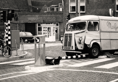 15883 Verkeersongeluk in de Scheldestraat, hoek Paul Krugerstraat.