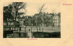 16078 'De Zeilmarkt. Vlissingen' gezien vanaf de Rommelkade met links de Roode Brug en het wachthuisje van de ...