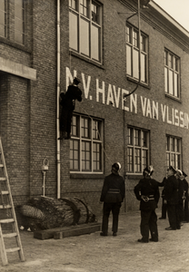 16098 De Vlissingse brandweer tijdens een redlijnoefening bij de Buitenhaven in Vlissingen