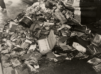 16175 Stormvloed 31 januari-1 februari 1953. Tabaksmagazijn ter Meulen, Walstraat 34. De waardeloos geworden ...