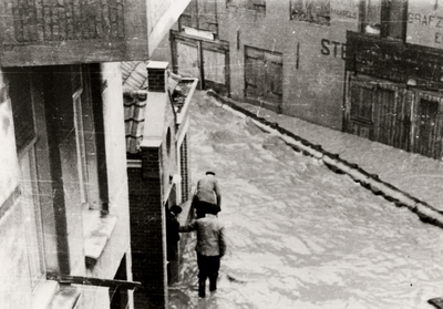 16242 De Breewaterstraat na de stormramp febr. 1953.