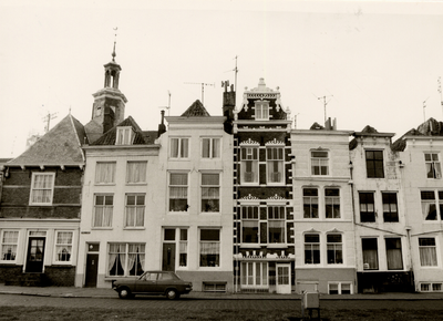 16384 Smalle Kade met links de zijgevel van het Beursgebouw