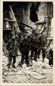 16454 Tweede Wereldoorlog. Officieren van de 'French Troop' van het no.4 Commando. Van l. naar r.: Luitenant Montlaur, ...