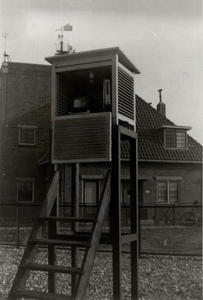 16460 De thermometerhut van het meteorologisch instituut te Vlissingen (KNMI) aan het eind van de Kanaalstraat op het ...