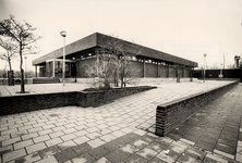 16472 Het op 30 mei 1970 officieel geopende Sportfondsenbad aan het Baskensburgplein.