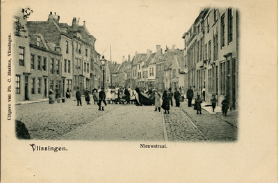 16495 'Vlissingen. Nieuwstraat' De Nieuwstraat gezien in de richting van de Walstraat