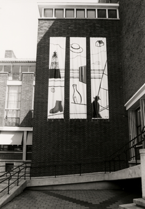 16572 Gevelkunstproject X13 te Vlissingen, van 3 juni t/m 30 sept. 1998. Op de muur van het stadhuis aan het ...
