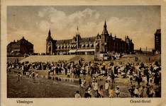 16649 'Vlissingen. Grand-Hotel'Badstrand met op de achtergrond het Grand Hotel des Bains (later Britannia) op Boulevard ...