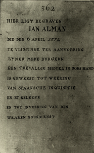 16909 Plaquette in de Sint Jacobskerk ter nagedachtenis aan Jan Alman. De plaquette was te vinden tegen de oude ...